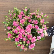 Букет кустовых роз 60см 9шт