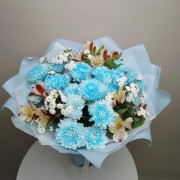 Букет с альстромериями