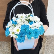 Корзина с ромашками