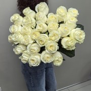 Роза белая крупно бутонная 29шт