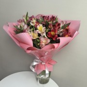 Букет из альстромерий